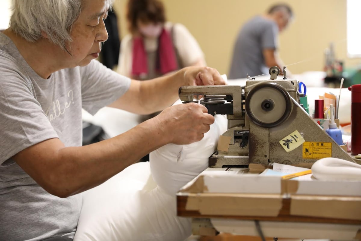 職人によって丁寧に作られている様子