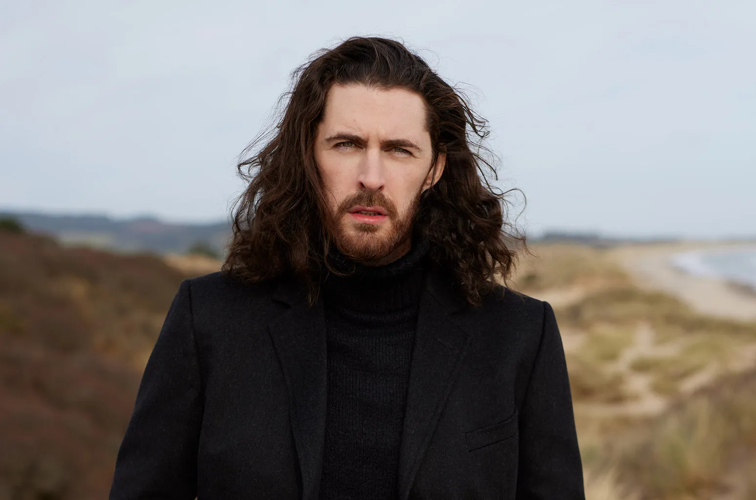 Imagem de conteúdo da notícia "Hozier alcança o número 1 da Billboard pela primeira vez com “Too Sweet”" #1