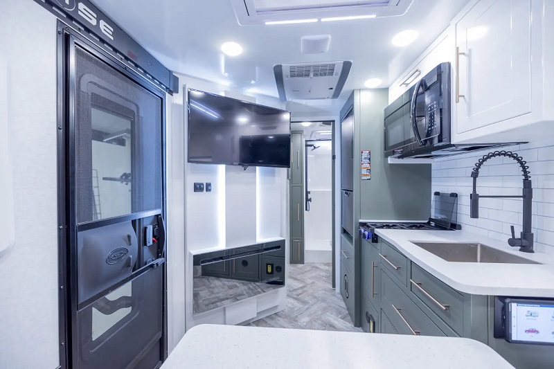 10 Best Travel Trailers for Half-Ton Trucks For 2024 Palomino Pause 20.2 floor plan