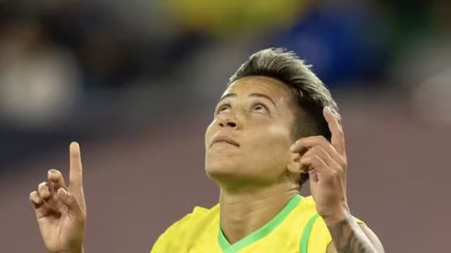 Bia Menezes amplia o placar com 10 minutos de partida (Foto: Twitter/Seleção feminina)