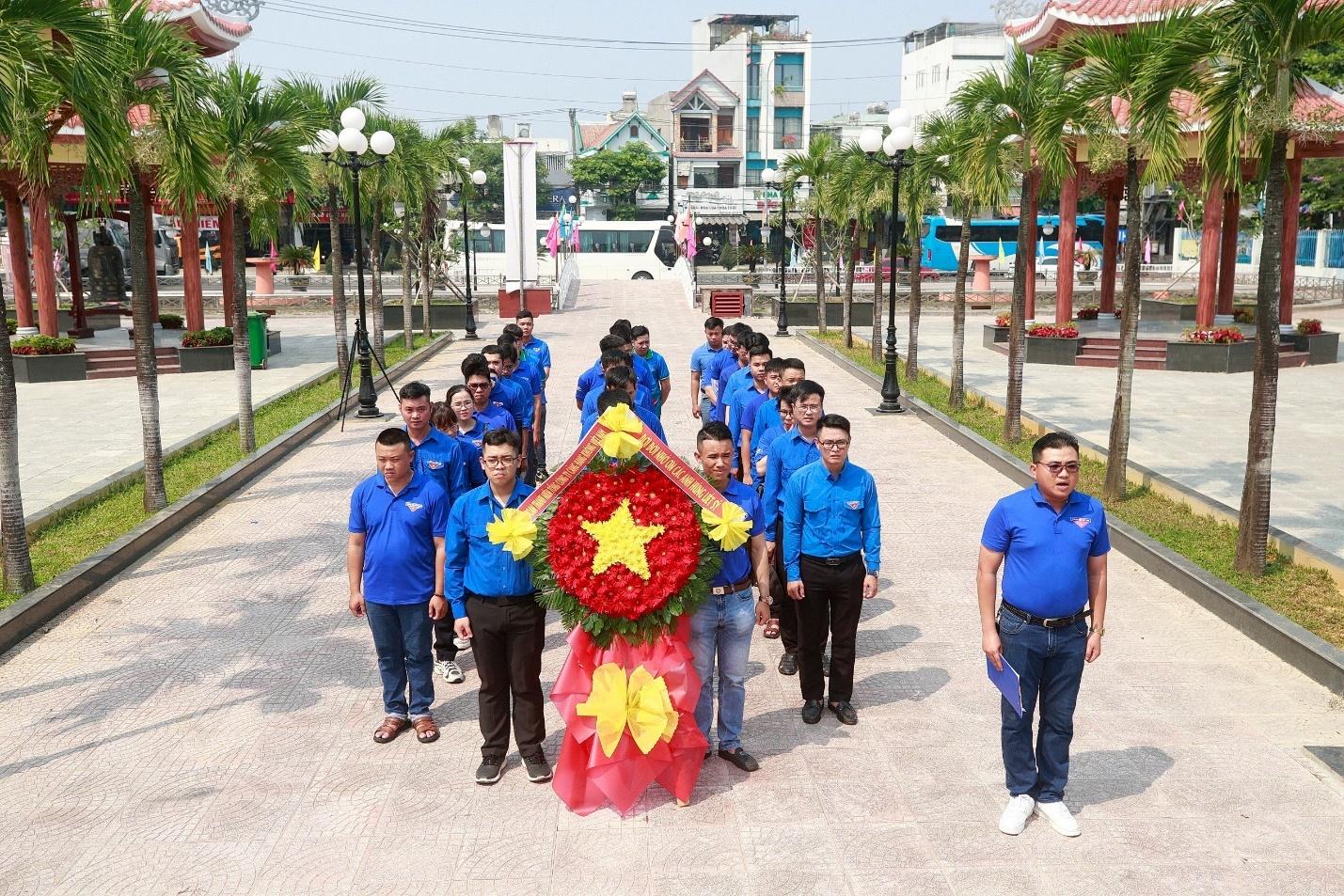 A group of people in blue shirtsDescription automatically generated