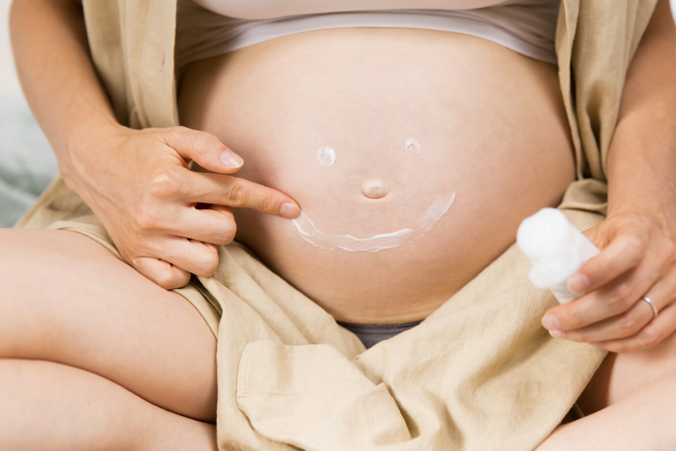 Mẹ bầu rất dễ bị rạn da trong thai kỳ