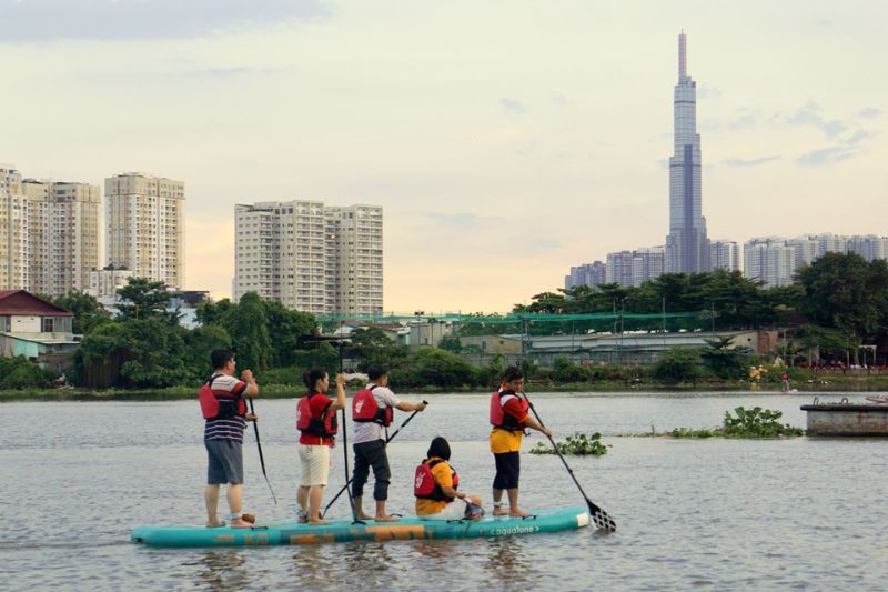 chèo SUP trên sông sài gòn