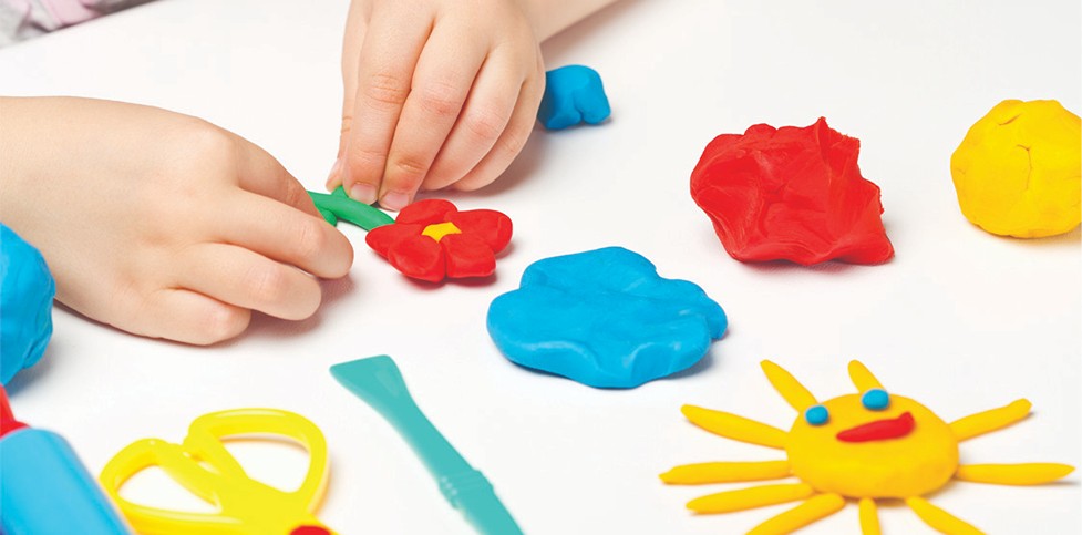 Kegiatan Kreatif yang Menyenangkan untuk Anak Usia 3-5 Tahun - Bermain Playdough