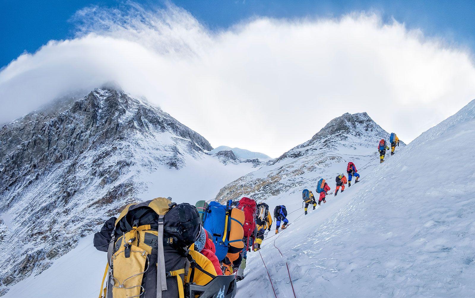 https://cdn.britannica.com/39/76239-050-DE5FCF36/Climbers-side-Nepali-Mount-Everest.jpg