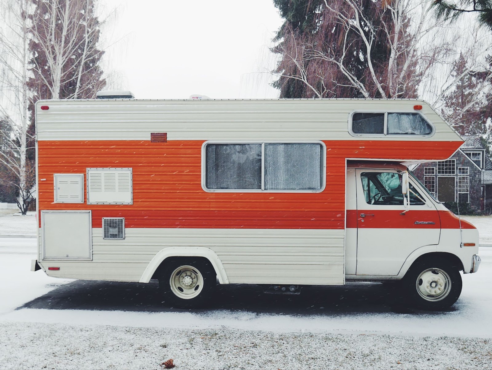 Many RVers store their RVs in northern states during the colder months (https://unsplash.com/photos/id7EXciI1fY)