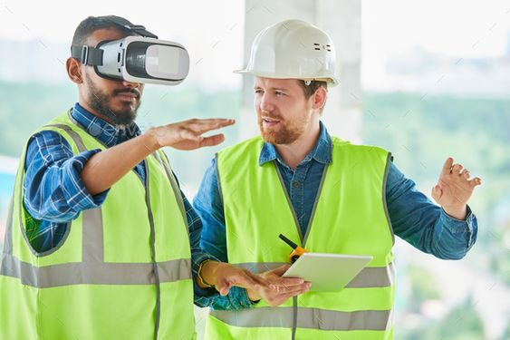 یک مهندس در حال پرزنت ساختمان با واقعیت مجازی است