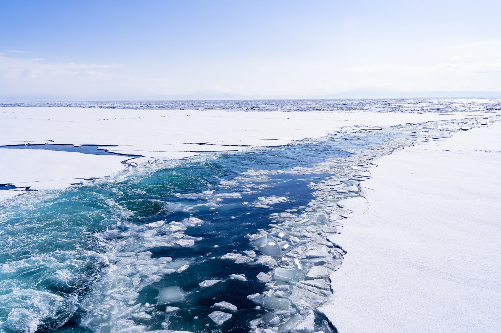 オホーツク海に広がる幻想的な世界！プユニ岬の流氷
