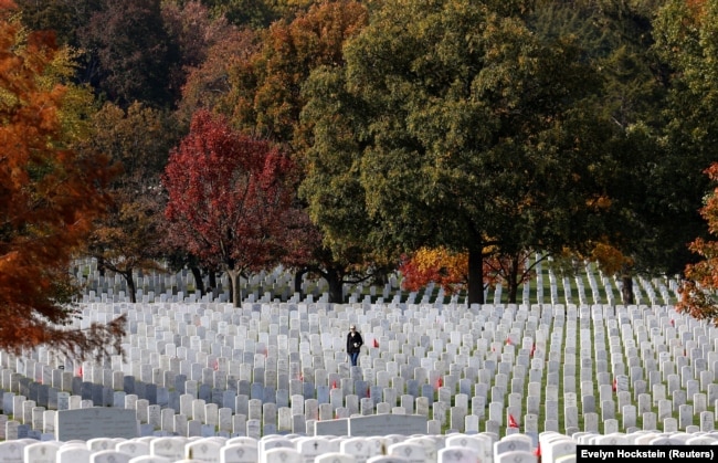 Арлінгтонський національний цвинтар - військове кладовище у Сполучених Штатах Америки. 11 листопада 2021 року