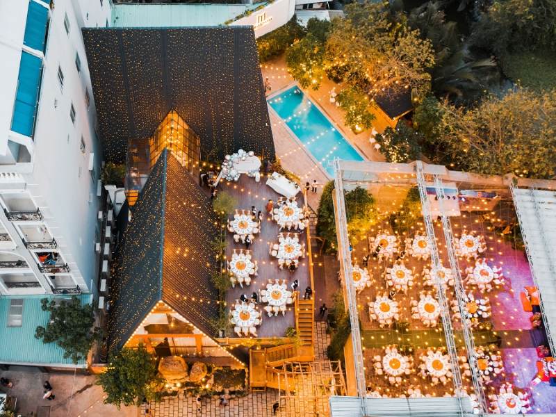 The Mansion Saigon với không gian tiệc cưới ngoài trời lung linh
