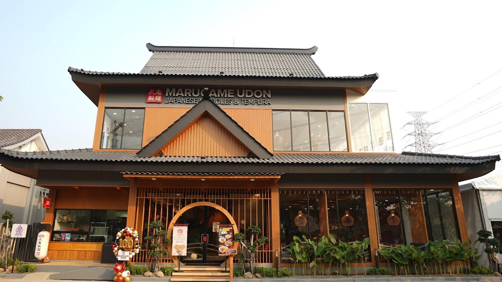 Tampilan fasad gerai ke-100 Marugame Udon di Grand Kota Bintang, Bekasi yang membawa suasana asli Jepang. (Foto oleh Marugame Indonesia)