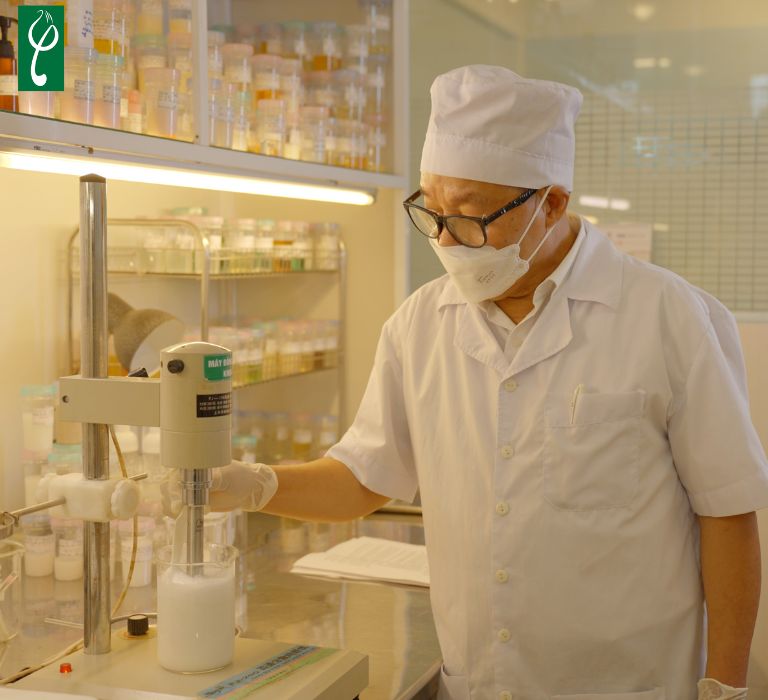 sản xuất sữa rửa mặt cho da dầu mụn chất lượng cao tại Nam dược Hải Long 