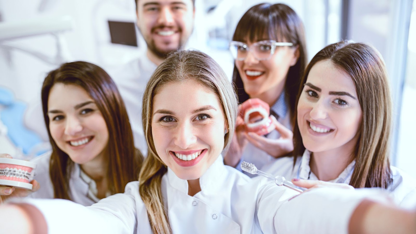 Dental Implant Marketing – Great Vibes From Your Staff and the Sales Process