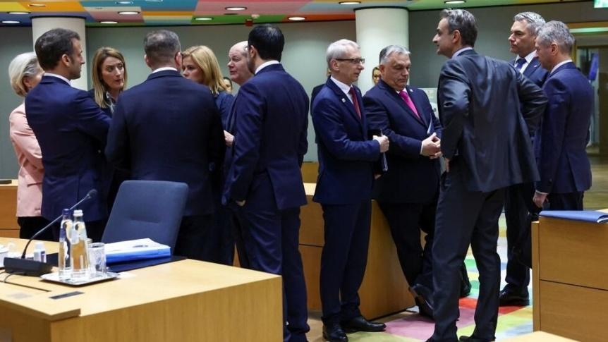 Một số nhà lãnh đạo Liên Hiệp Châu Âu đang trao đổi với nhau trong ngày đầu họp thượng đỉnh tại Bruxelles, Bỉ, 14/12/2023.