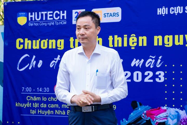 Hành trình tình nguyện đầy ắp nghĩa tình của cựu sinh viên, cựu học viên và doanh nhân HUTECH 102