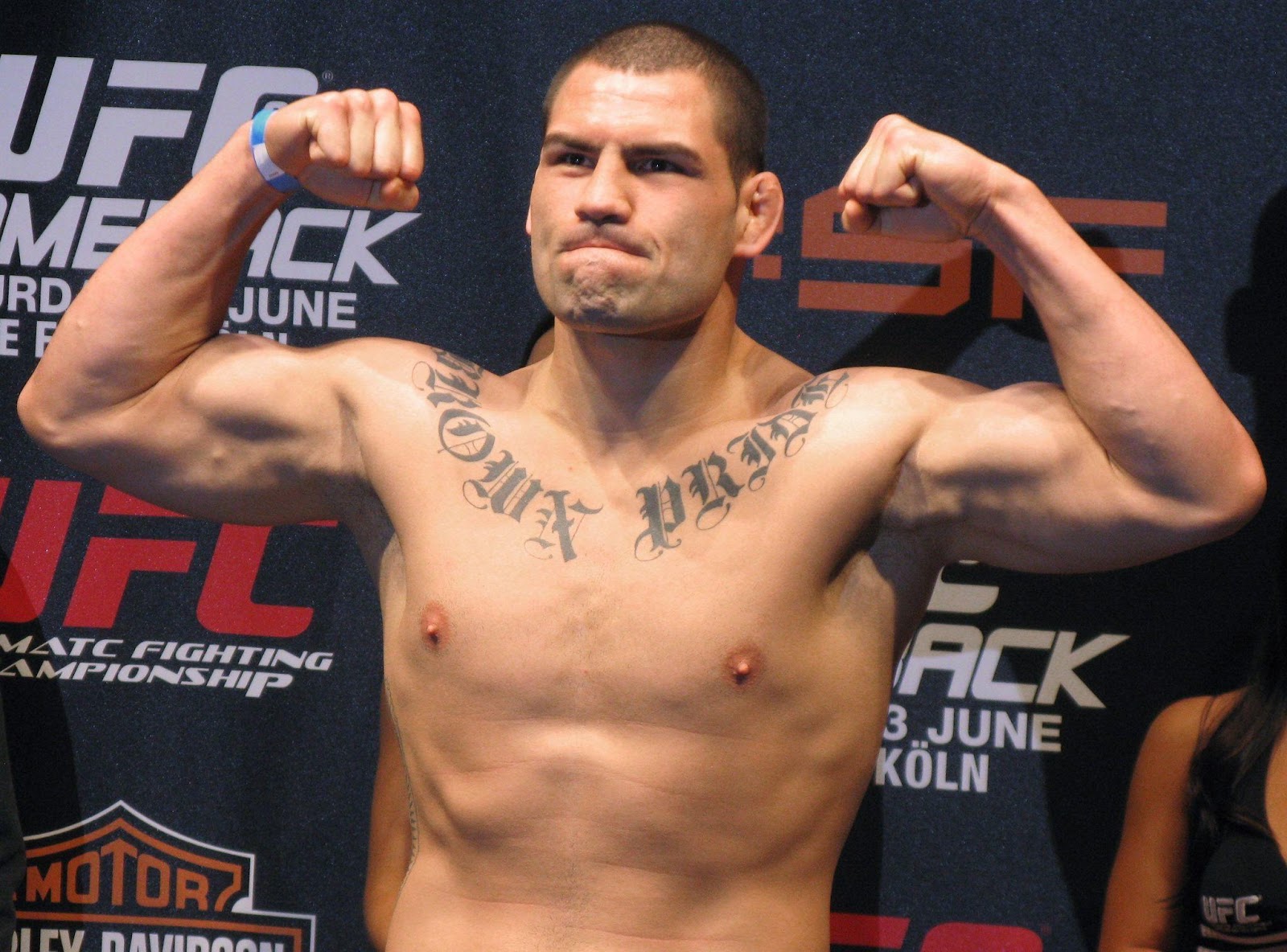 Mexicoamericano Caín Velásquez, excampeón de UFC, acusado de intento de  asesinato