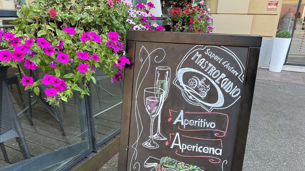 aperitivo and apericena sign