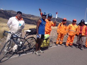 with some road workers on top of the pass at 4300 m, after Ayacucho