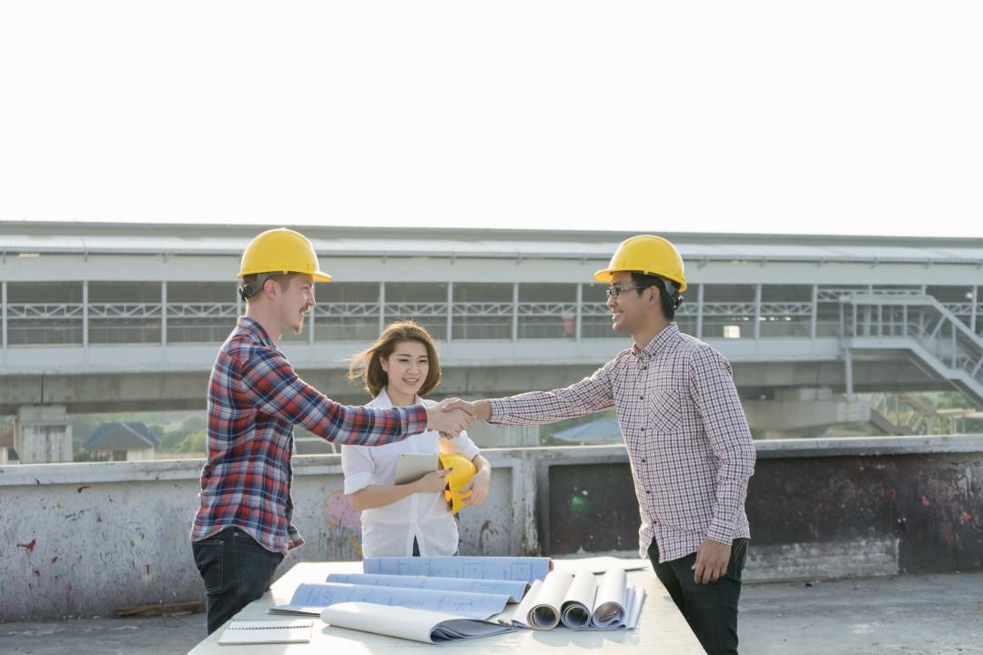 5 Tips for Choosing the Right Commercial Roofing Contractor for Your  Property