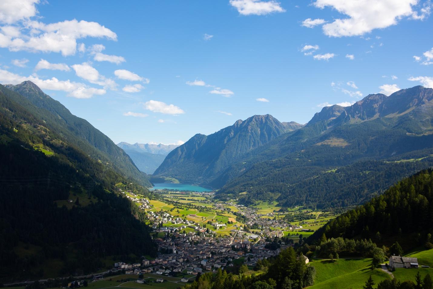 A valley with mountains and a town

Description automatically generated