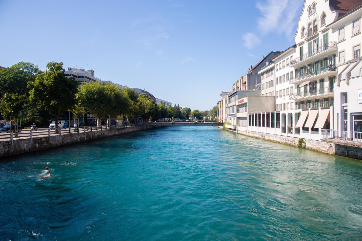 A river with buildings and trees

Description automatically generated