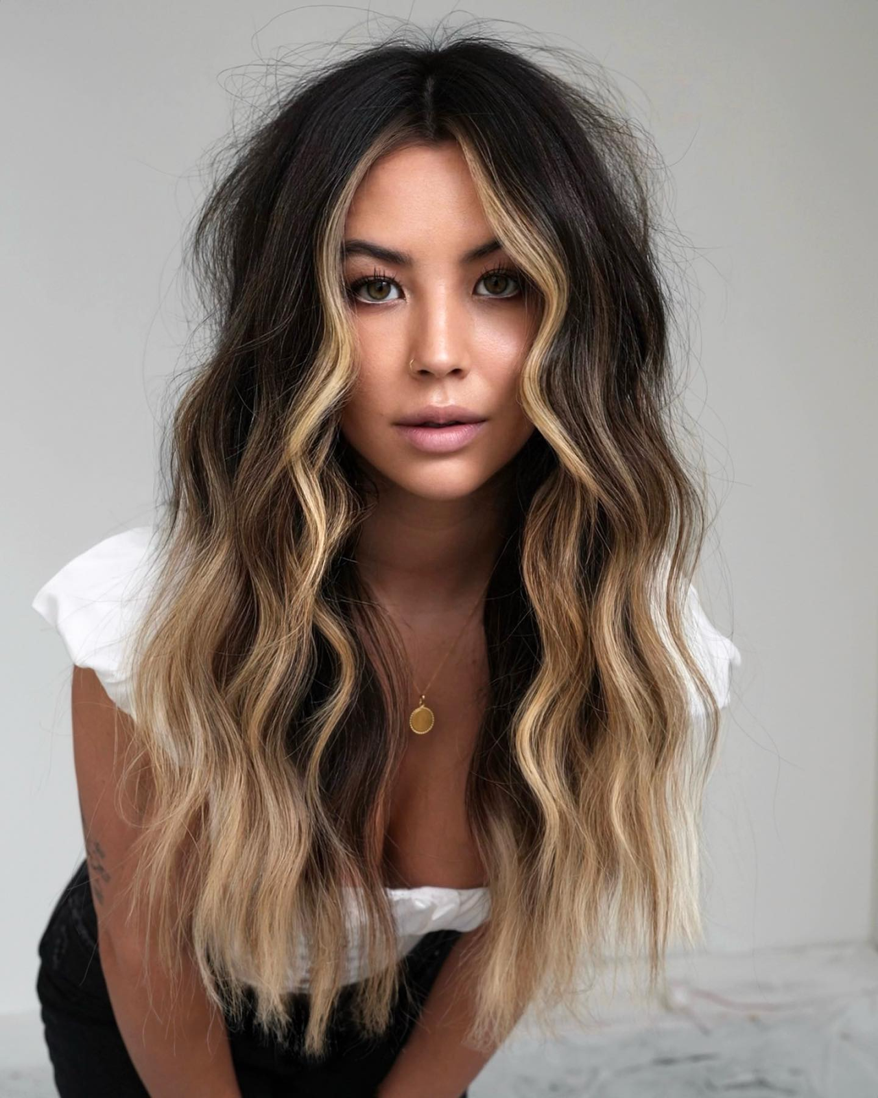 Brunette Hair with Face-Framing Blonde Highlights