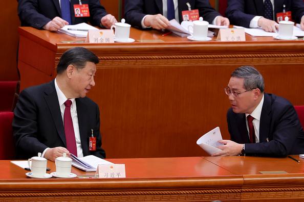 Thủ tướng Trung Quốc Lý Cường 'lỡ lời' nghiêm trọng khi đọc báo cáo trước Quốc hội
