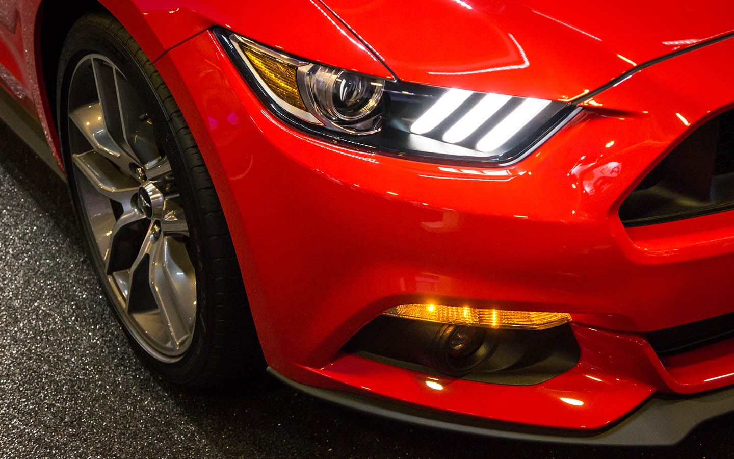 new L-shaped car headlights designs on luxury models 