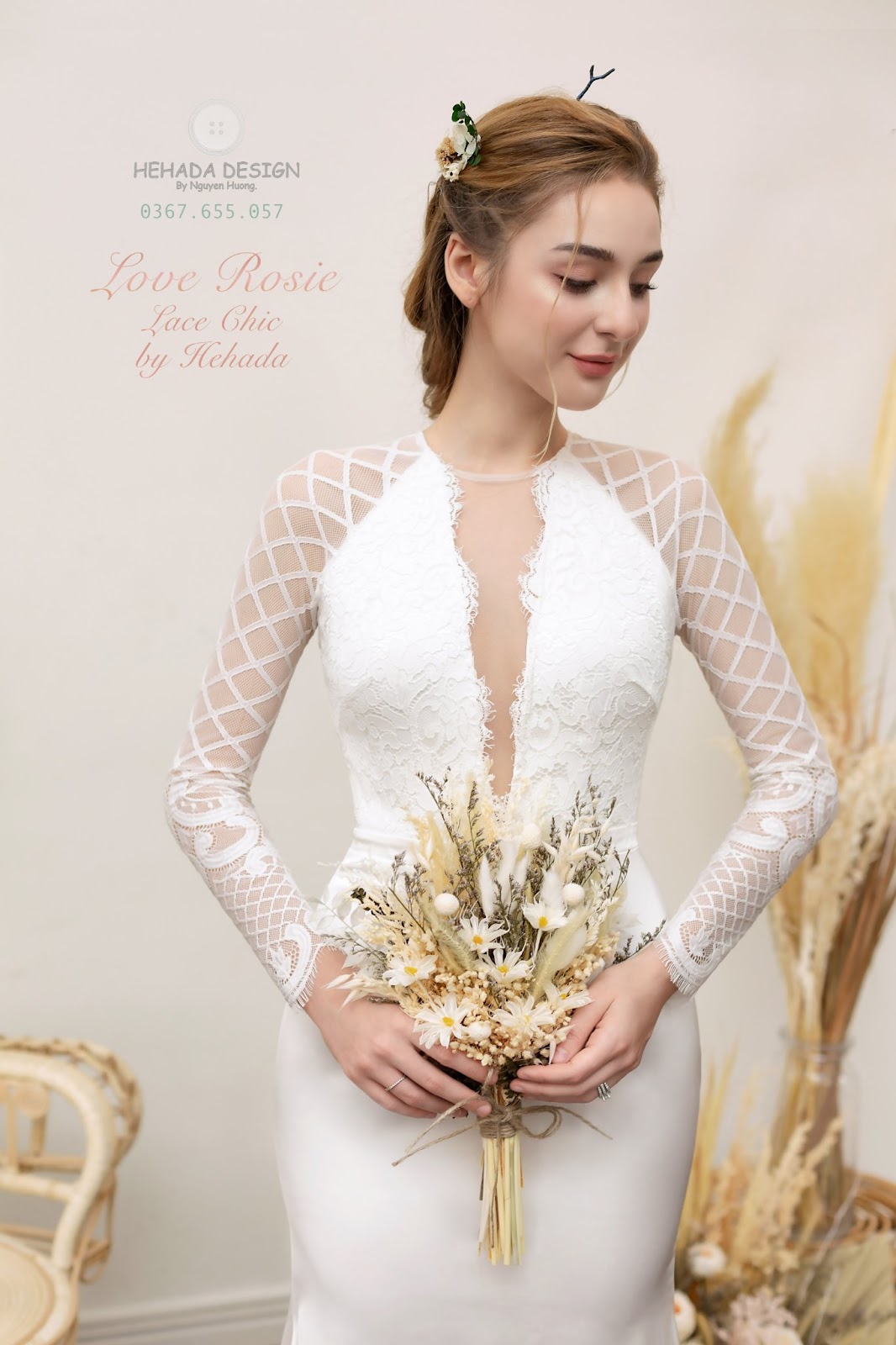 Cận họa tiết form váy cưới Lace Chic