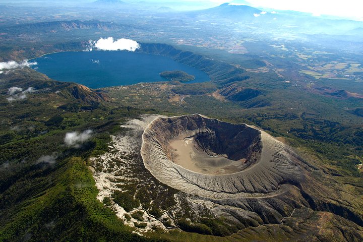 Este es el volcán de Santa Ana, el que figura entre los más bellos del mundo y uno de los destinos más visitados en El Salvador. Foto vía: Tripadvisor   
