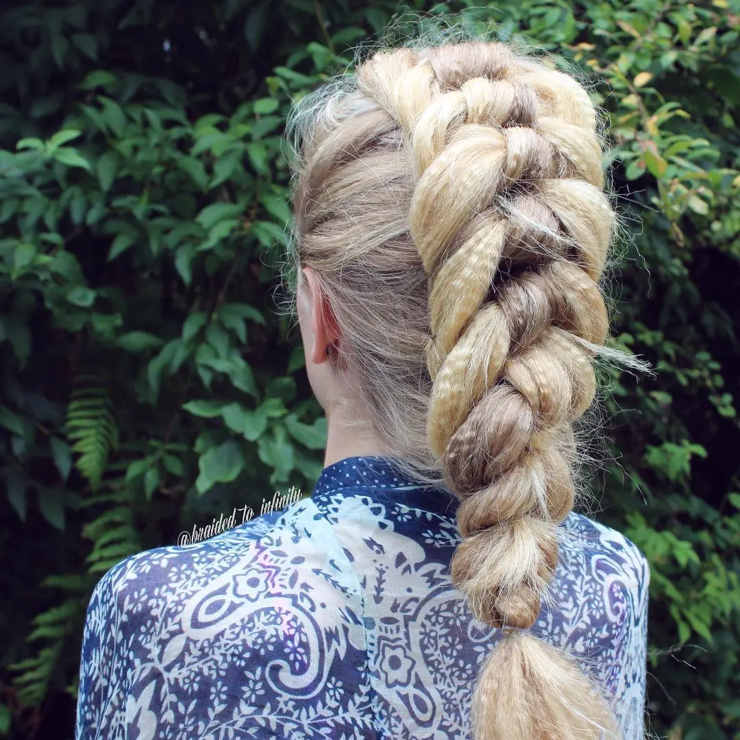 Picture of a ponytail  braid made  with hair crimper