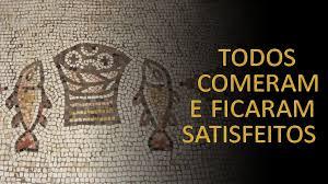 Vatican News on X: ""Pegou os sete pães e os peixes, deu graças, partiu-os,  e os dava aos discípulos, e os discípulos, às multidões. Todos comeram e  ficaram satisfeitos; e encheram sete
