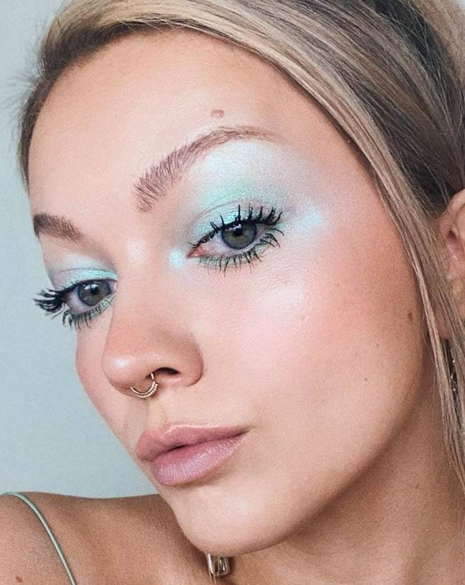 Pale Mint Green Eyeshadow Look