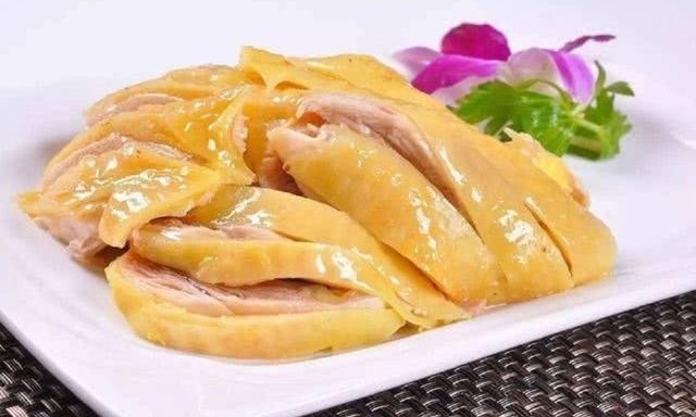 Gà luộc ăn không hết nên tận dụng