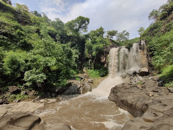 The stunning view of Junapani Waterfall and the greenery