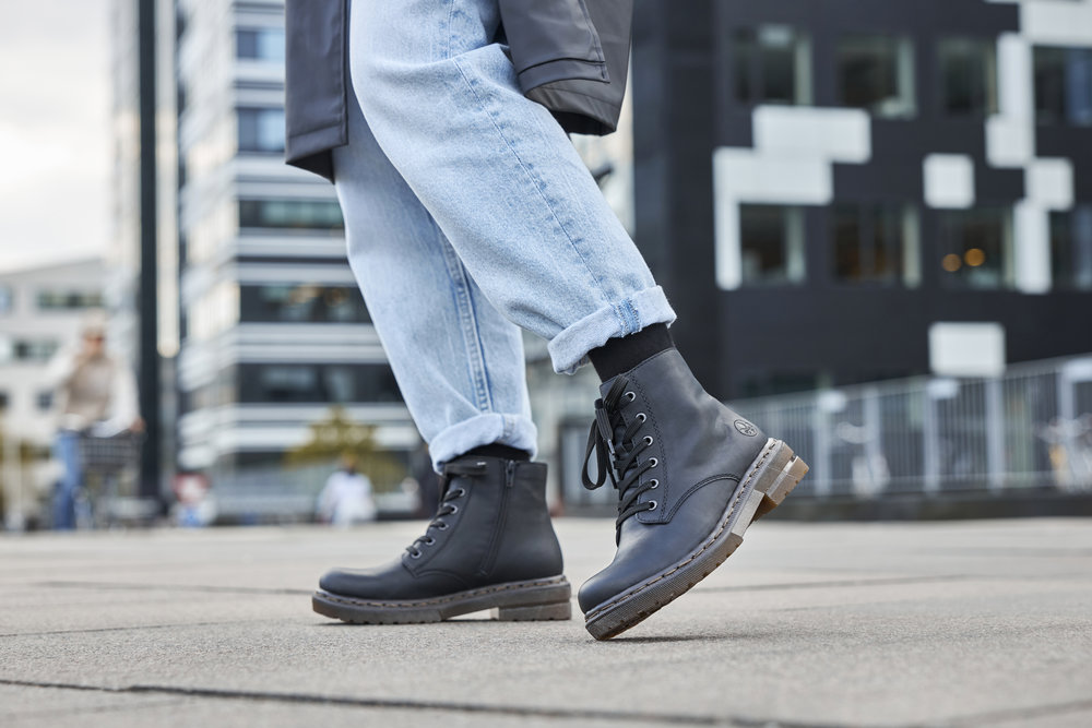 Rolled jeans with outlet booties