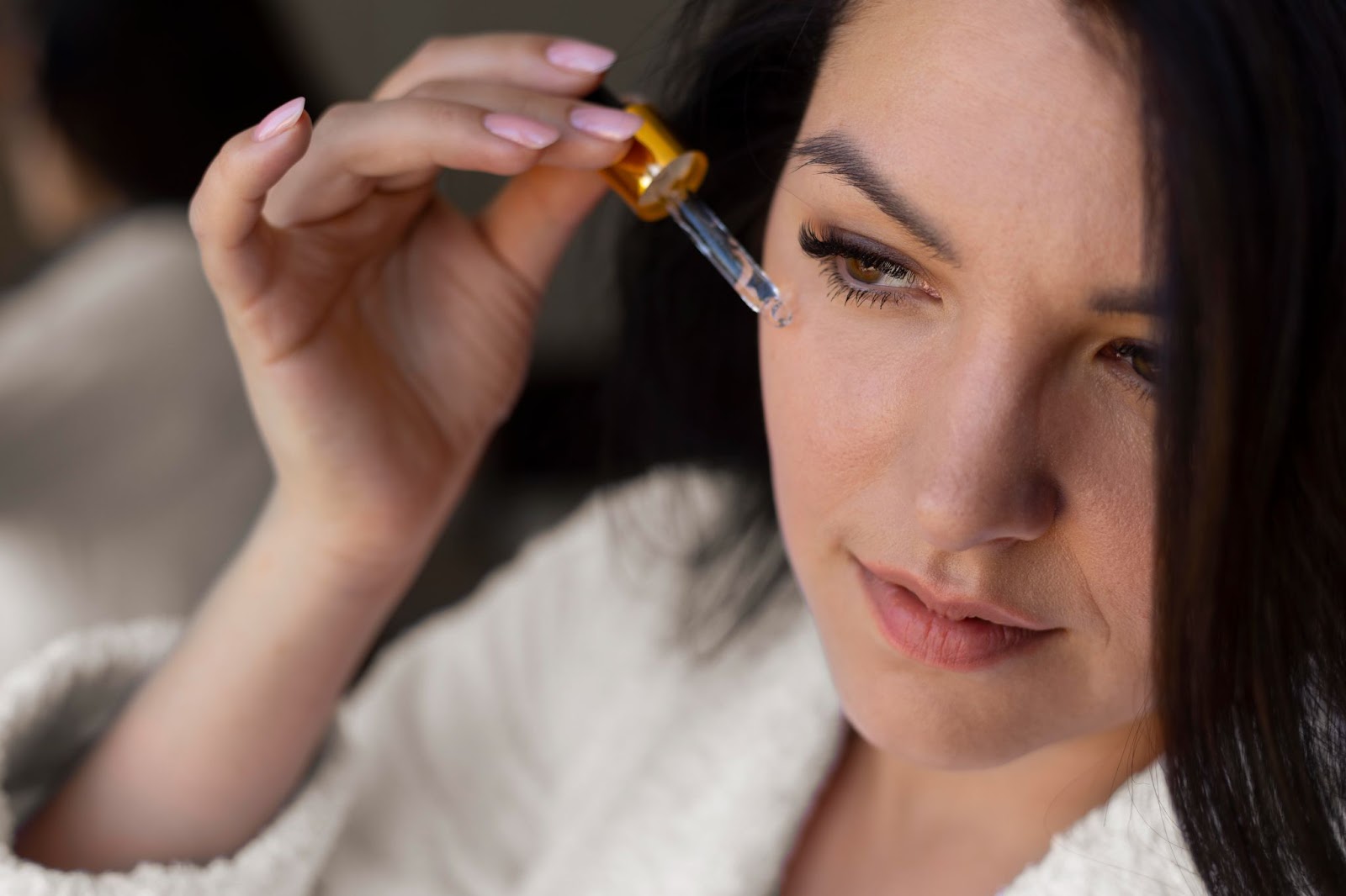 Retinol vs. retinoizi: care este diferența și ce este mai potrivit pentru nevoile tale