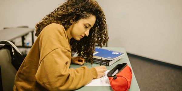 Pentingnya Memilih Pengajar IELTS