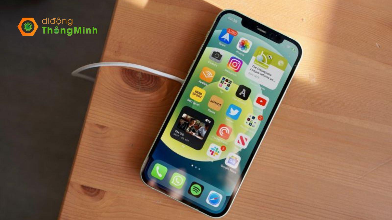 iPhone 12 sở hữu màn hình full HD sắc nét với công nghệ tiên tiến