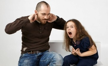 Crianza respetuosa: qué hacer si un niño llora y grita