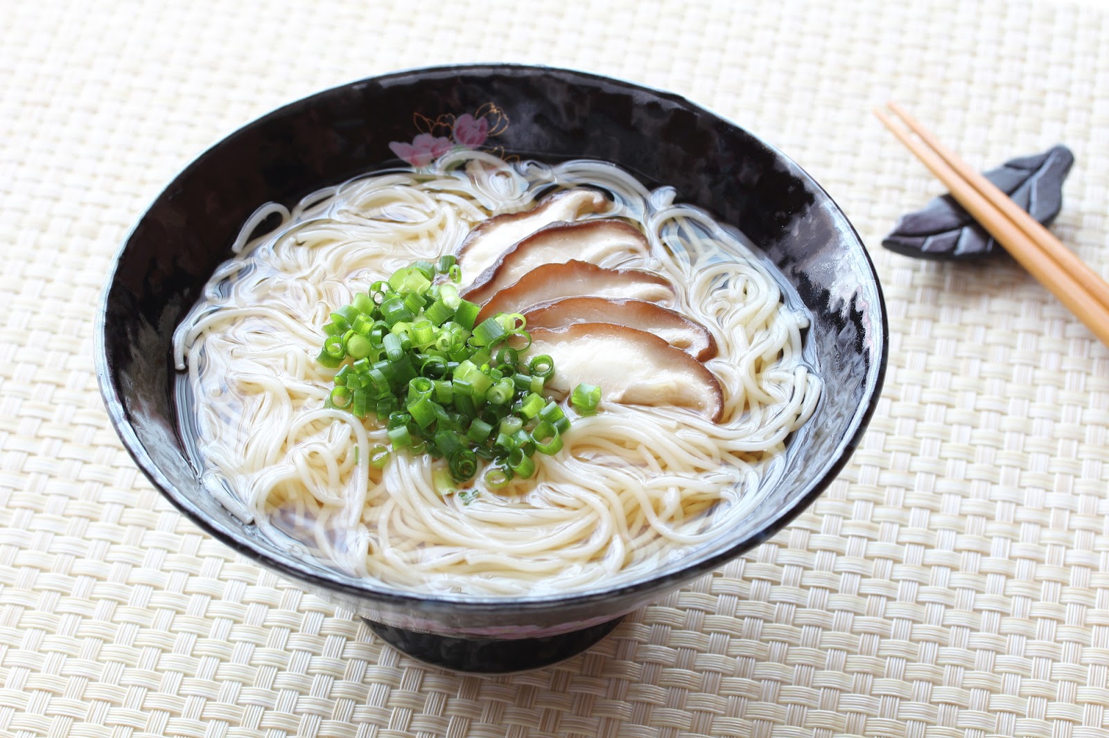 パパッと作れてツルっと完食「かきたま椎茸にゅうめん」