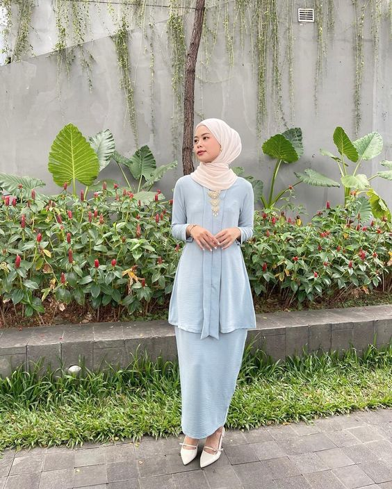 tren warna baju lebaran baby blue