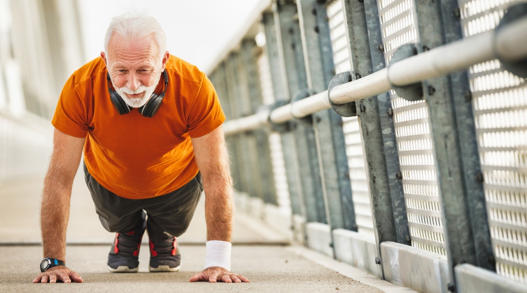 Vieil homme exercice - Old man exercising