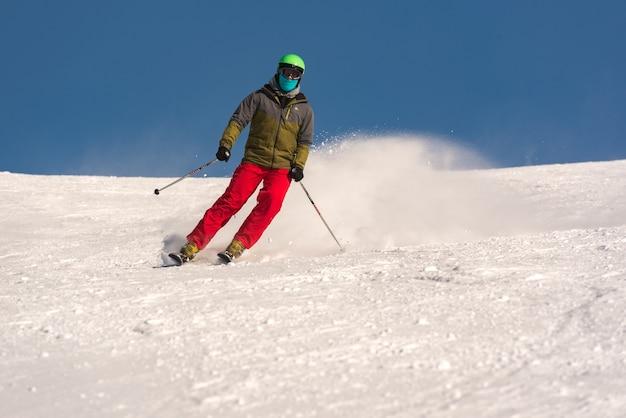 Free photo grandvalira, andorra - jan 03, 2021: young man skiing in the pyrenees at the grandvalira ski resort
