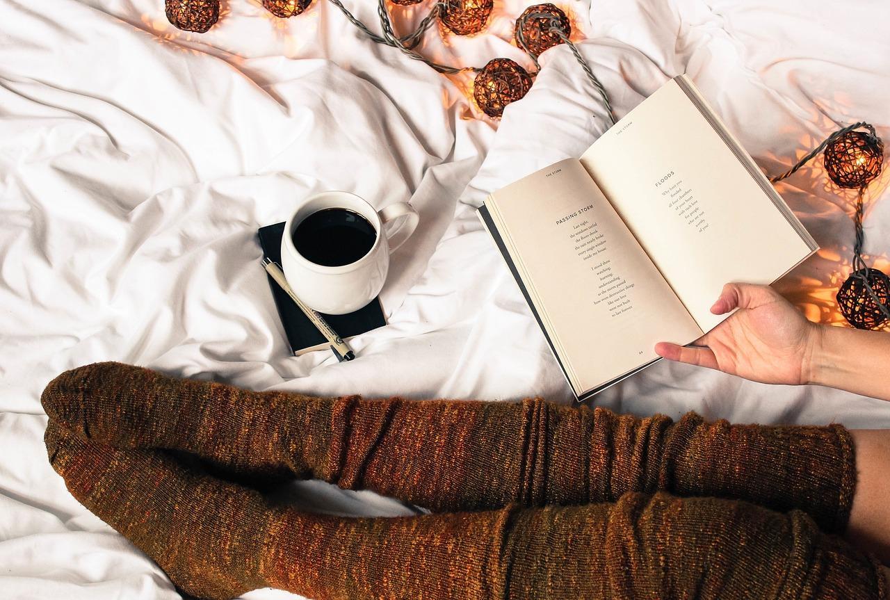 コーヒー、ベッド、読書