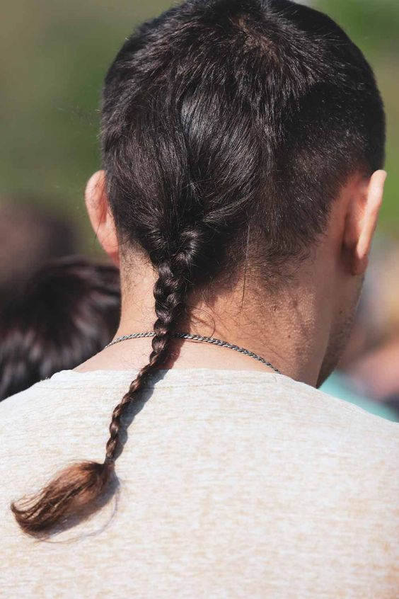 Picture of a guy rocking a rat tail mullet 
