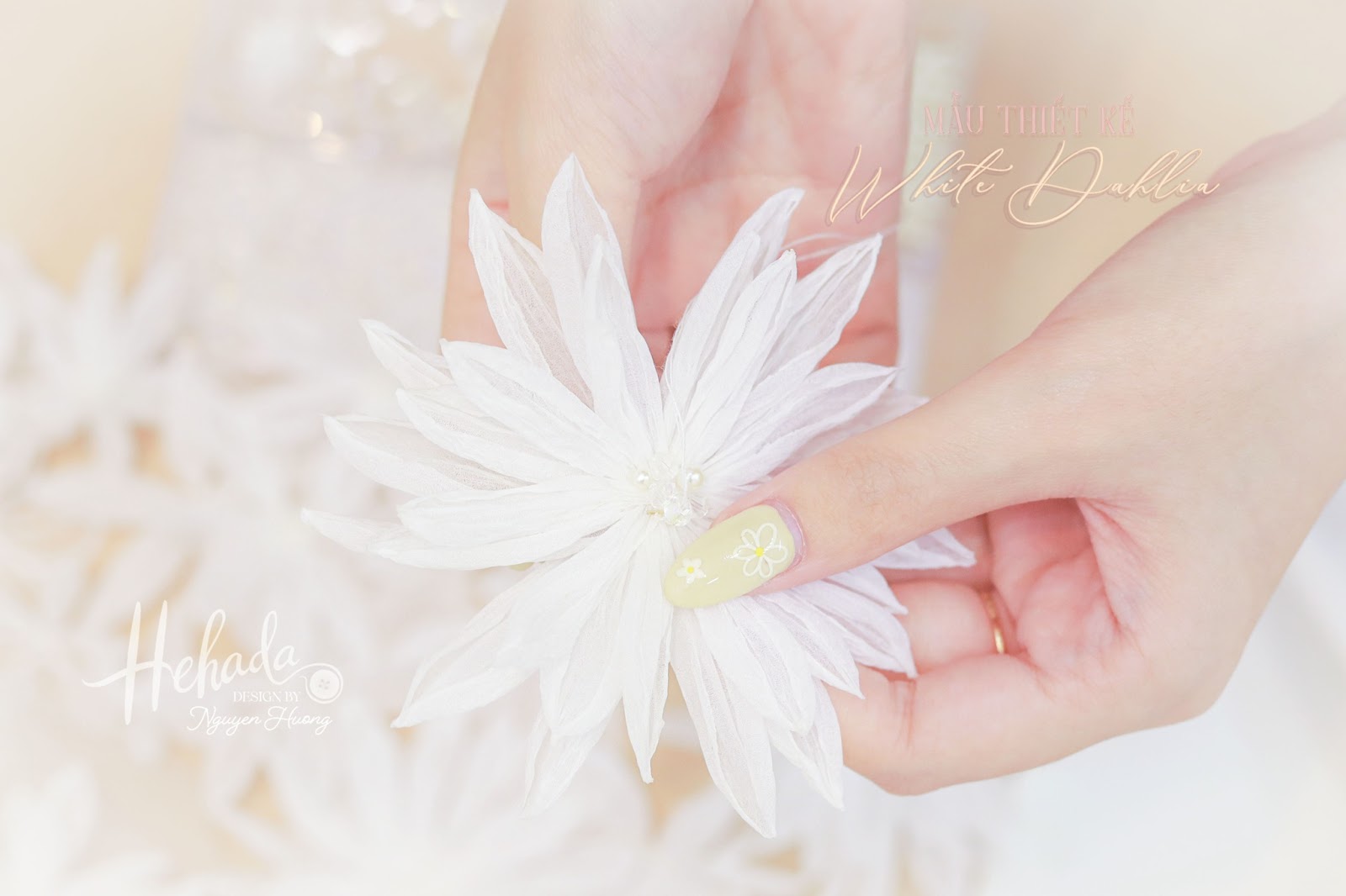Họa tiết đóa thược dược trắng 