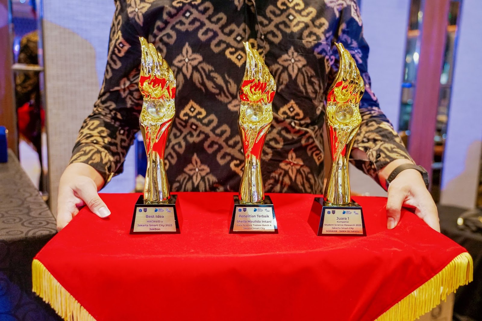 Penghargaan kepada pemenang Hack4ID, Data Science Trainee, dan Student Science.   Foto: Arya Wirawan Maulana dan Faith Arighi Arsyadi/Jakarta Smart City