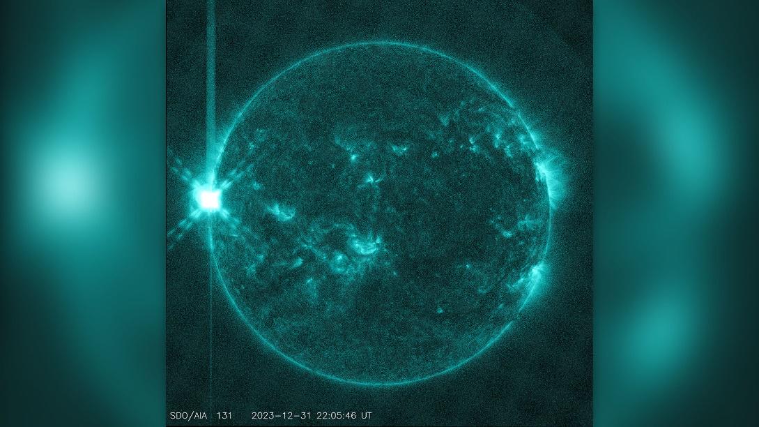 Monstrous X5 solar flare launched on New Year's Eve could bring auroras to  Earth tonight | Live Science