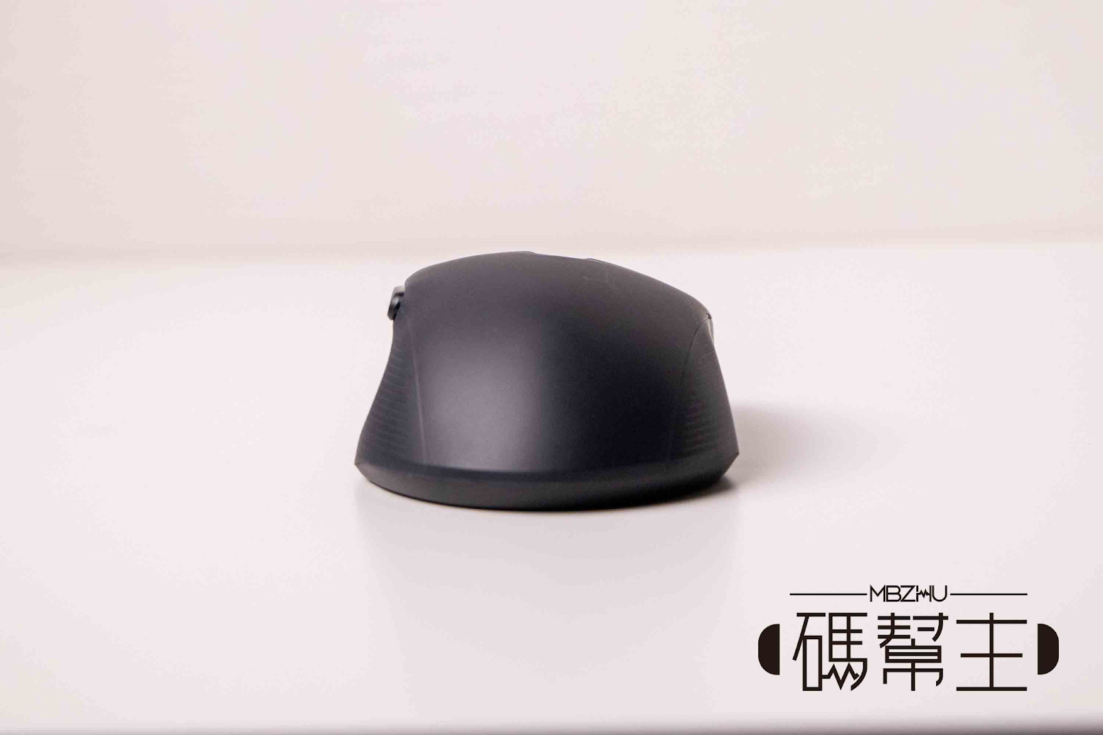 極致輕盈 征服沙場｜ROCCAT PURE 系列超輕量電競滑鼠開箱 7